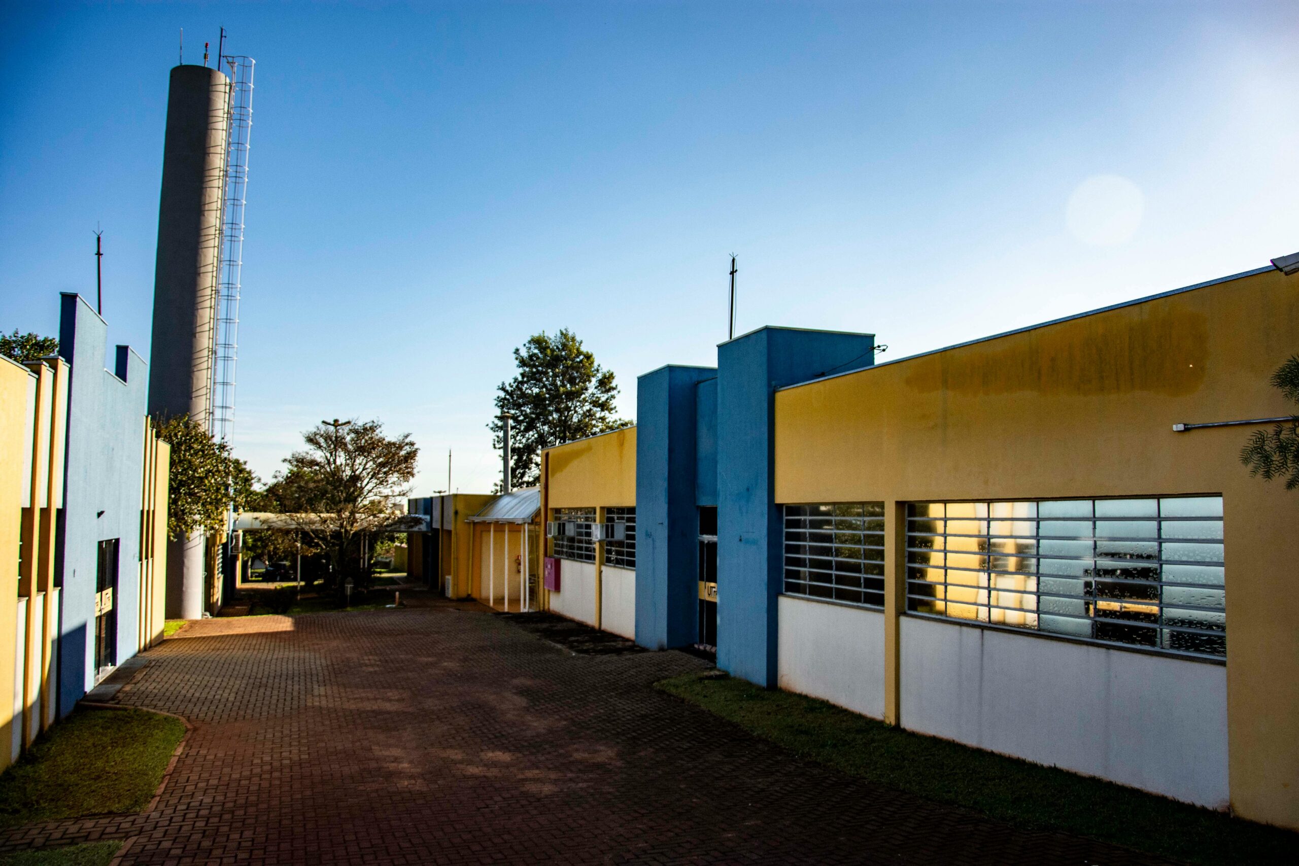A university campus in Apucarana, Brazil, featuring colorful modern architecture and blue skies.